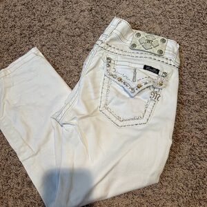 Miss Me Capri’s cuffed. Size 28